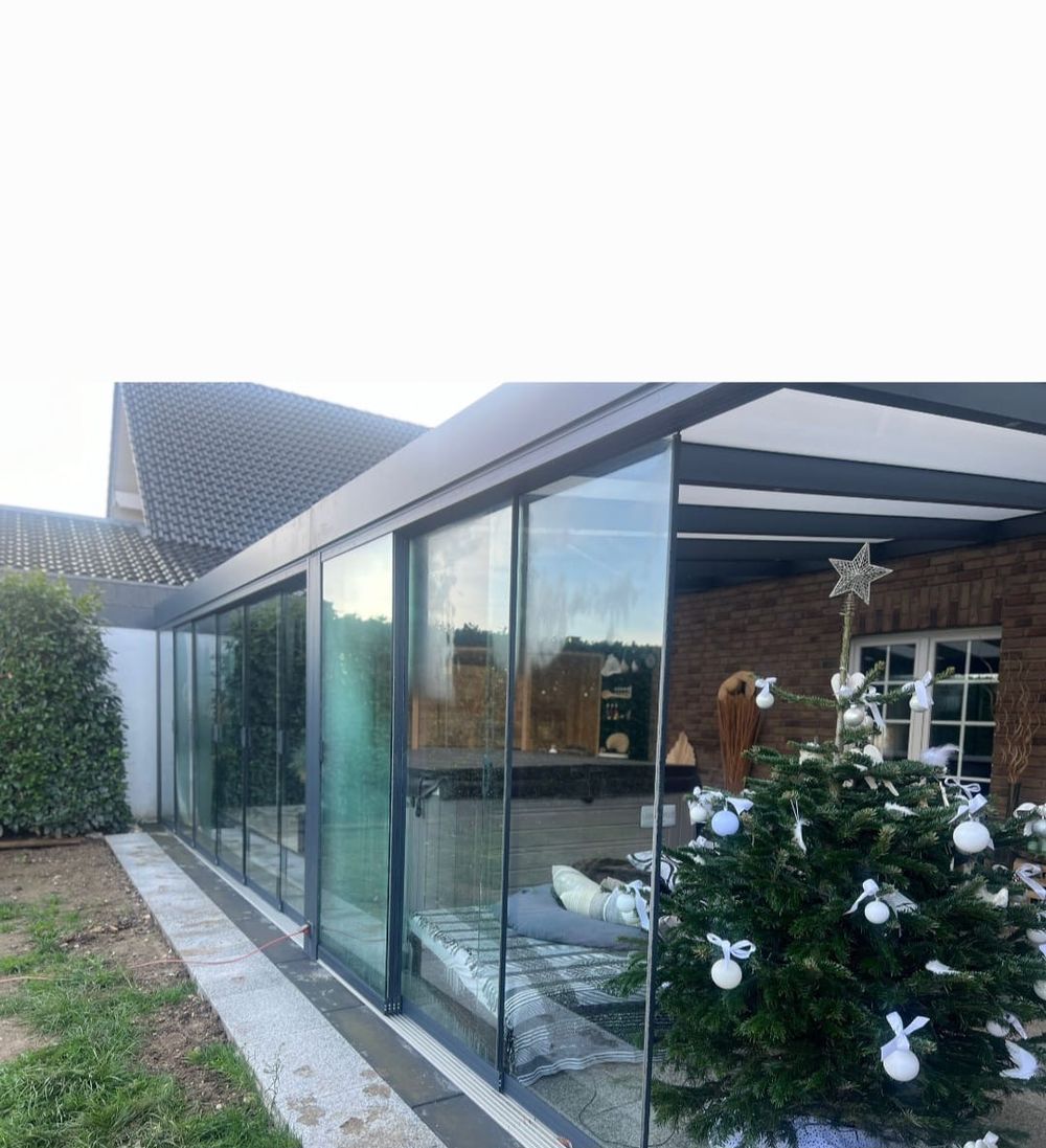 Heller Wintergarten als Erweiterung des Wohnraums
